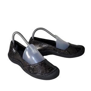Muk Luks Sport Sandy Snakeprint Slip-On Flats Womens 8 NWT